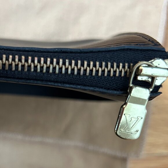 LOUIS VUITTON BLACK EPI LEATHER POCHETTE POUCH BAG - Picture 8 of 16